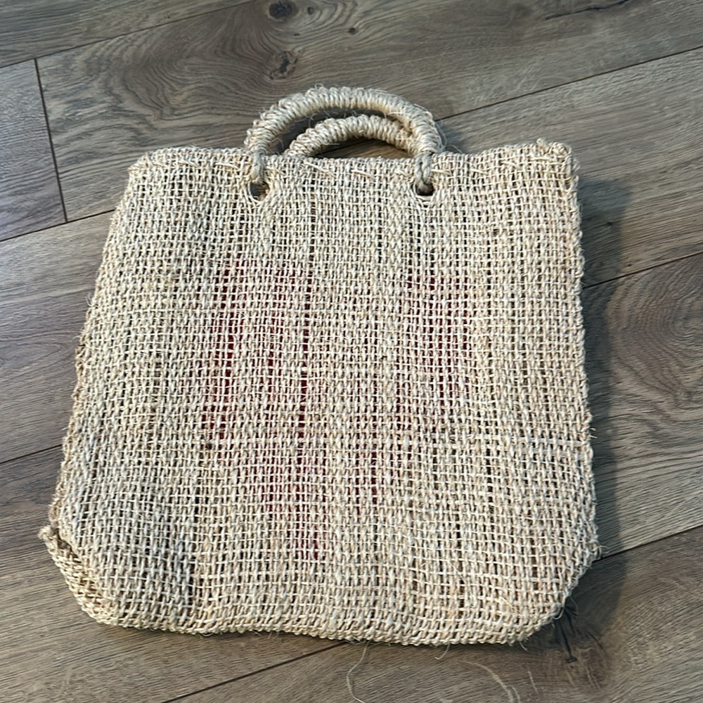 Woven raffia bag with ❤️ embroidery - Picture 2 of 2